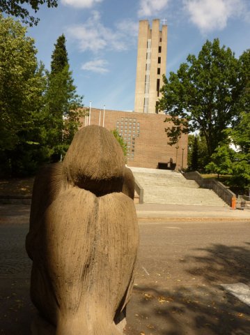 Lahti Weidenmaedchen mit Kreuzkirche